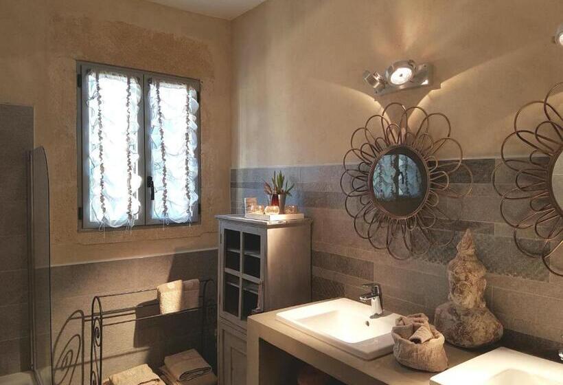Standard room with outdoor bath, Fontaine De Cérier