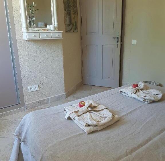 Standard room with outdoor bath, Fontaine De Cérier