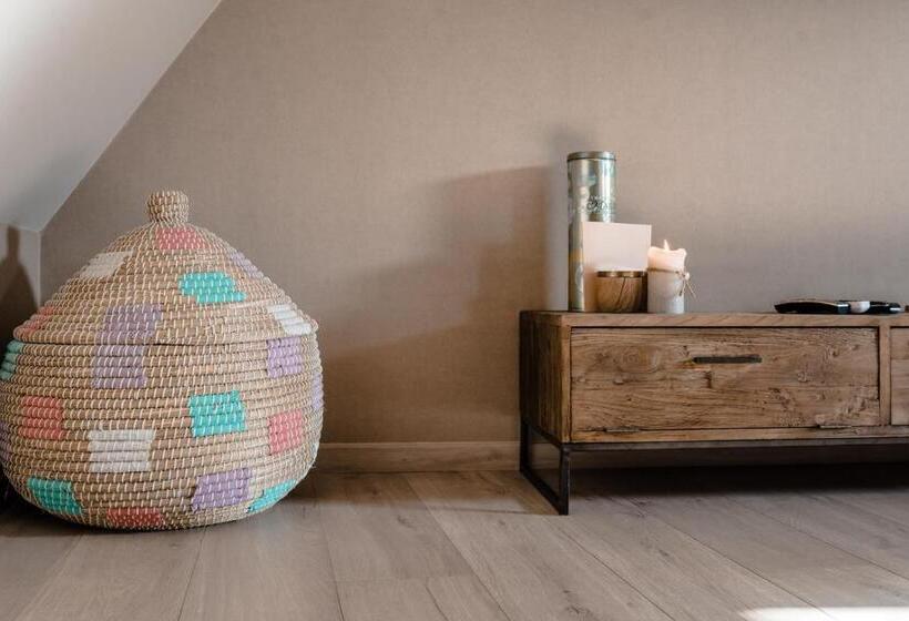 带露台的标准工作室, Jeanne