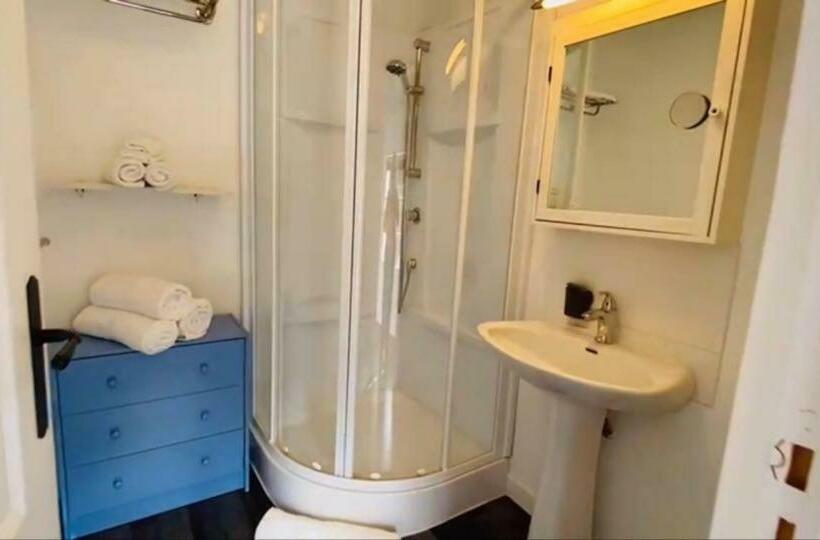 غرفة قياسية مطلّة علي حمام السباحة, Labarthe