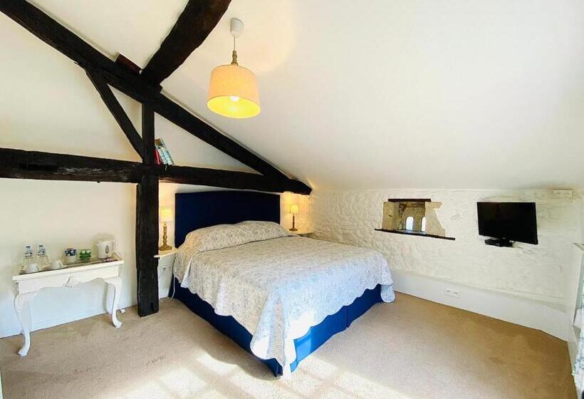 غرفة قياسية مطلّة علي حمام السباحة, Labarthe