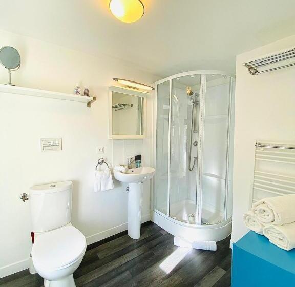 غرفة قياسية مطلّة علي حمام السباحة, Labarthe