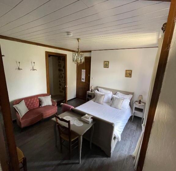 Quarto Estandar, Manoir Du Grail