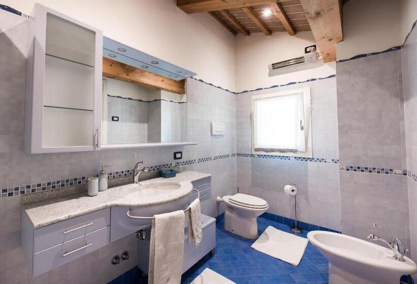 חדר סטנדרט, Rosa Del Grappa