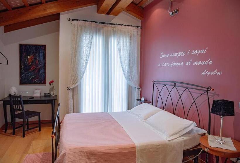 חדר סטנדרט לשלושה, Rosa Del Grappa