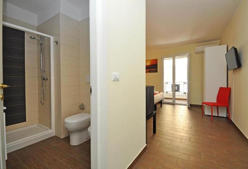 バルコニー付きスタンダードルーム, Felicity Residence