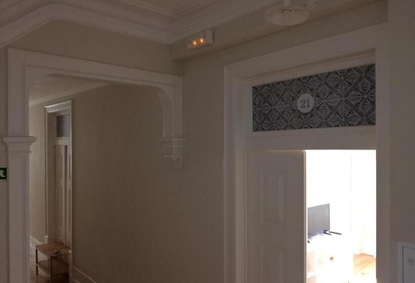 إستديو قياسى مزود بشرفة, Ah33   Estúdios