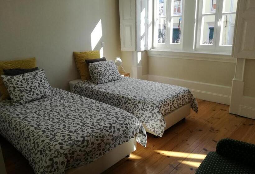 إستديو قياسى مزود بشرفة, Ah33   Estúdios