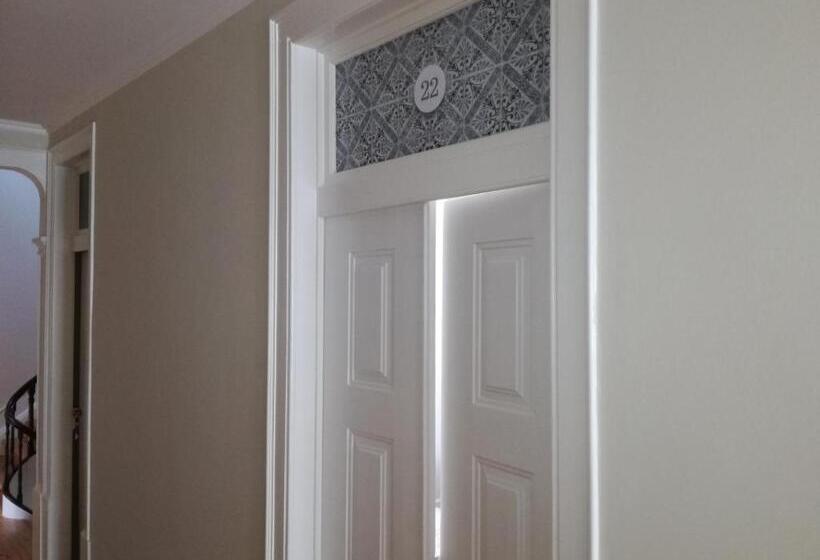 شقة عائلية, Ah33   Estúdios