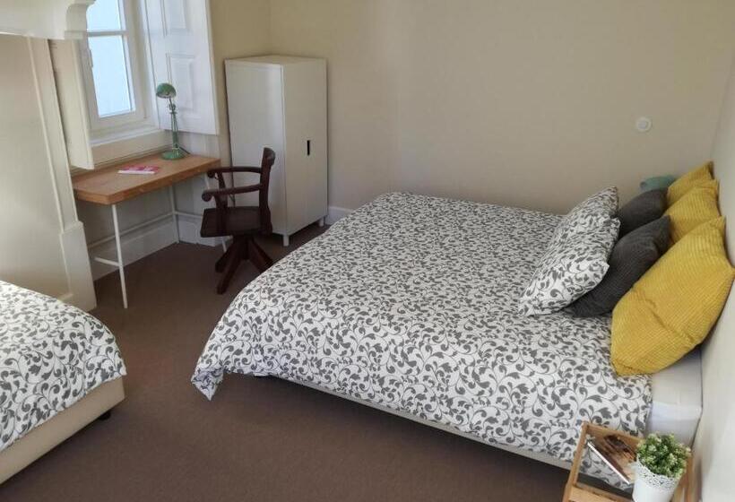 شقة عائلية, Ah33   Estúdios