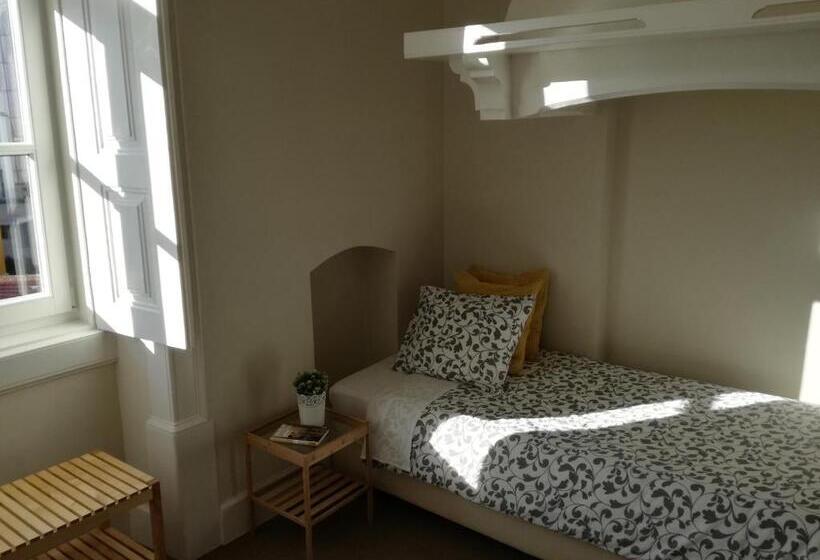 شقة عائلية, Ah33   Estúdios