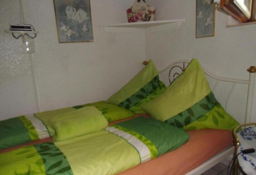 شقة 3 غرف, Gästehaus Baur