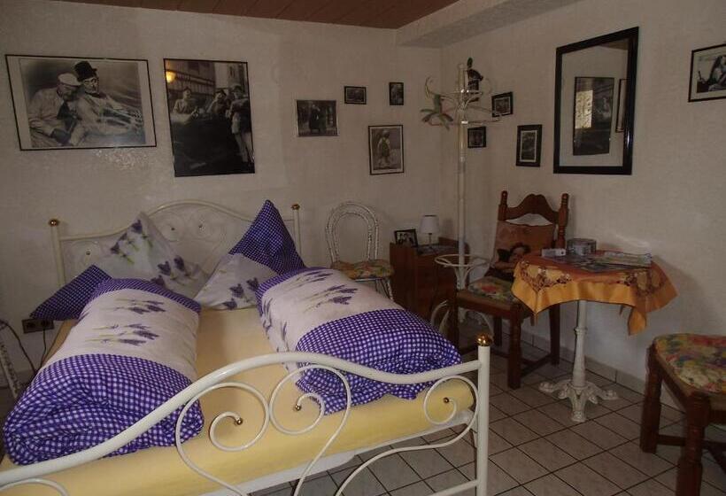 شقة 3 غرف, Gästehaus Baur