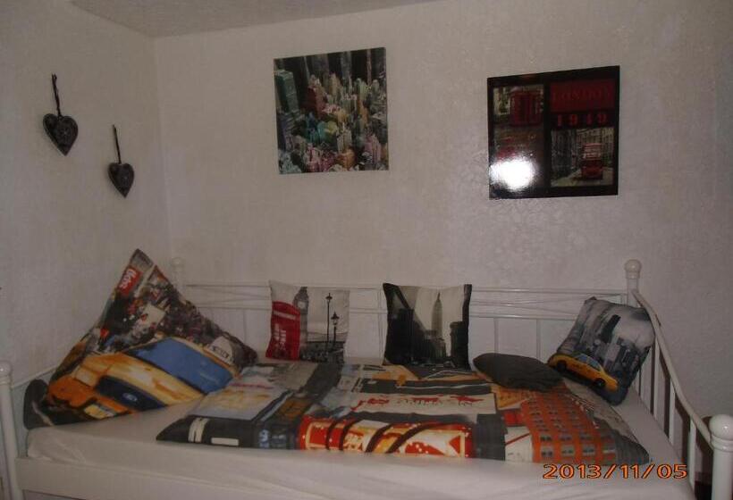 شقة 3 غرف, Gästehaus Baur