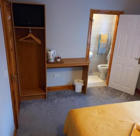 غرفة قياسية, A New U Country Cottage