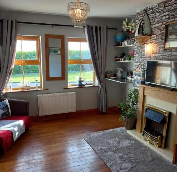 غرفة قياسية, A New U Country Cottage