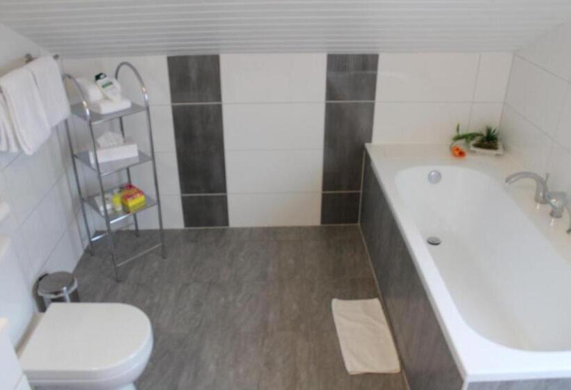 标准三人间, Gästehaus Am Sonnenberg