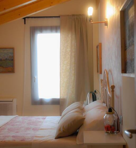 レイクビュースタンダードルーム, Art Gallery B&b