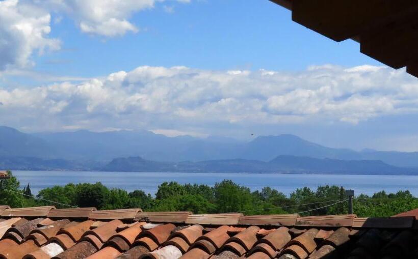 レイクビュースタンダードルーム, Art Gallery B&b