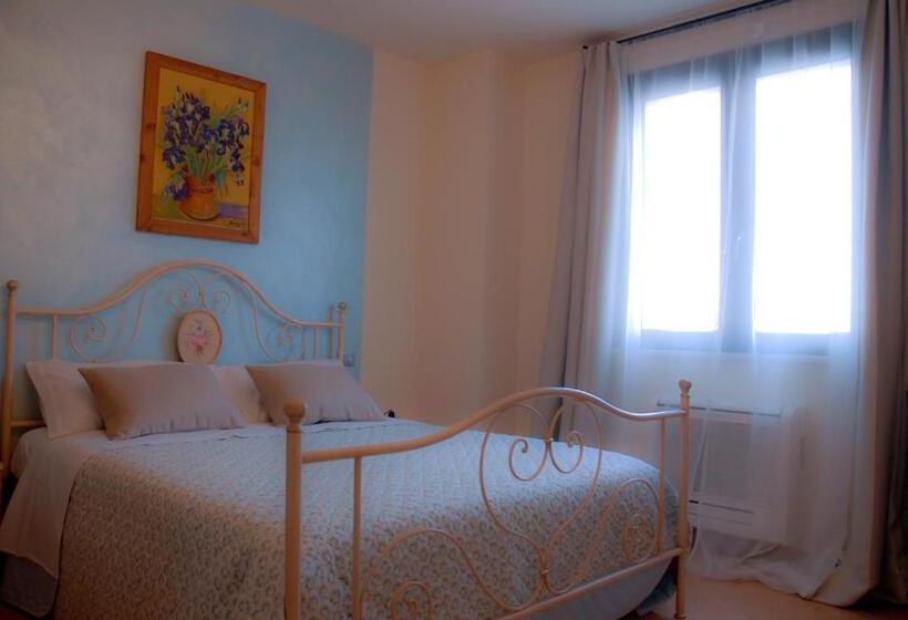 スタンダード4人部屋, Art Gallery B&b