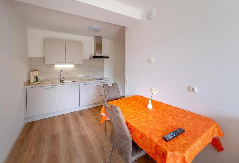 １階の１ベッドルームアパートメント, Haus Stolz