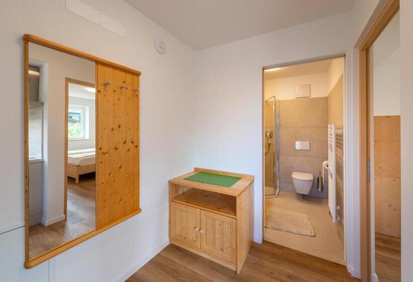 庭の見える１ベッドルームアパートメント, Haus Stolz