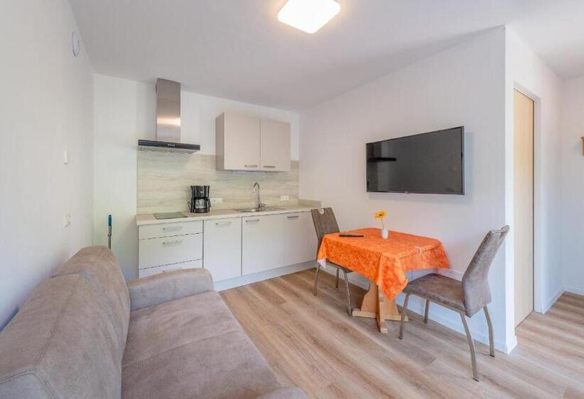 庭の見える１ベッドルームアパートメント, Haus Stolz