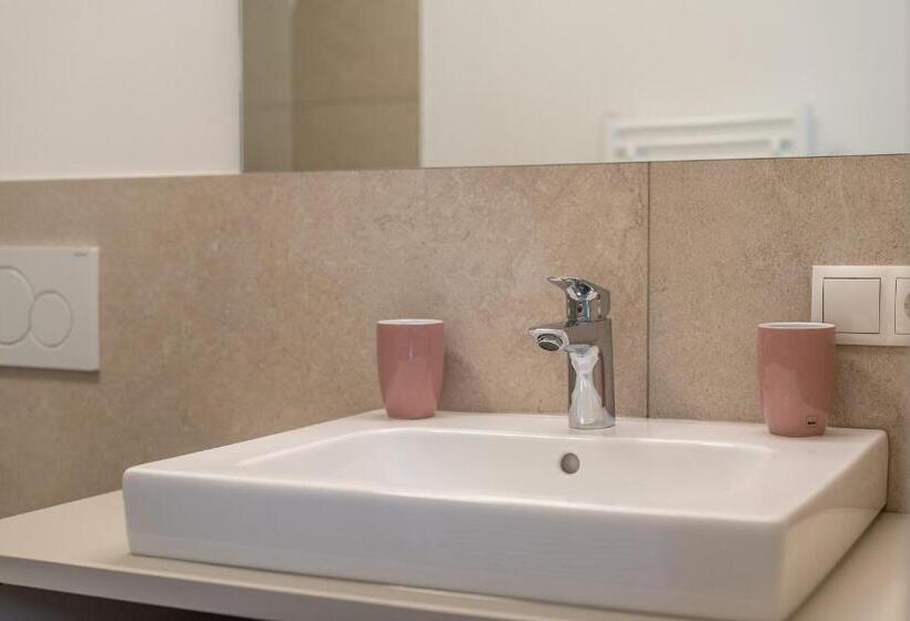 １階の１ベッドルームアパートメント, Haus Stolz