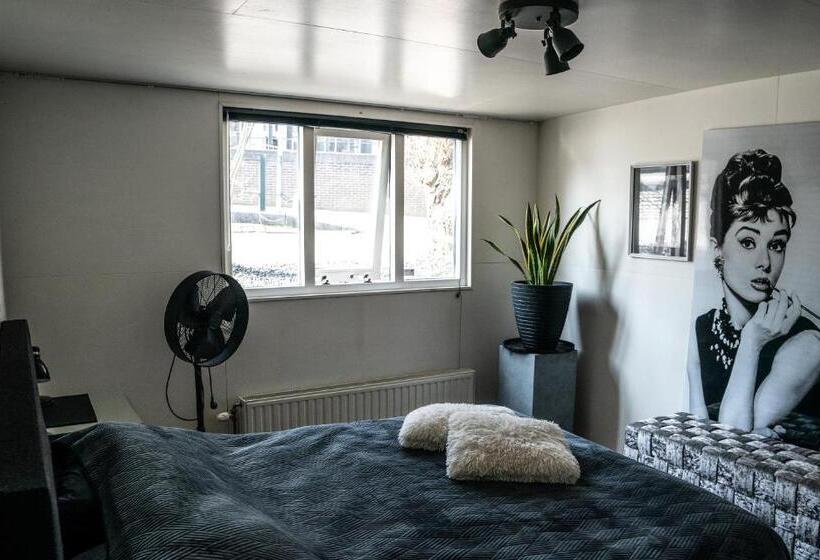 شقة غرفتين, Houseboat Amsterdam