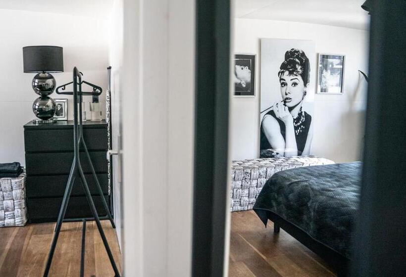 شقة غرفتين, Houseboat Amsterdam