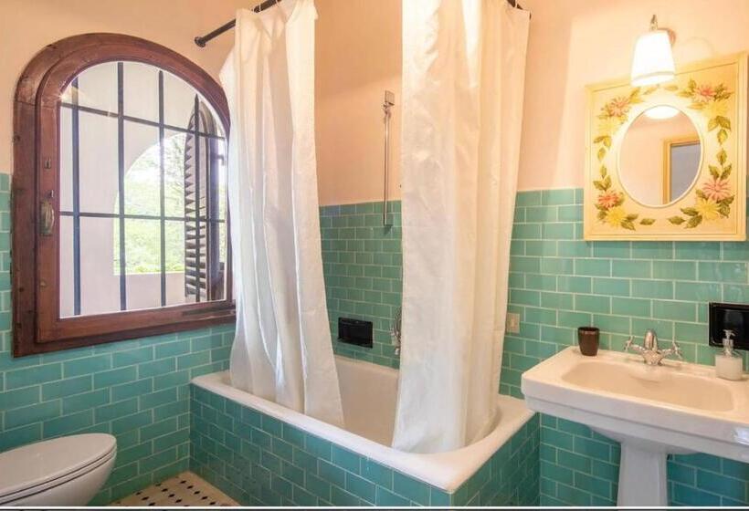 ویلای یک اتاق خوابه با استخر شنا, Villa Albertina