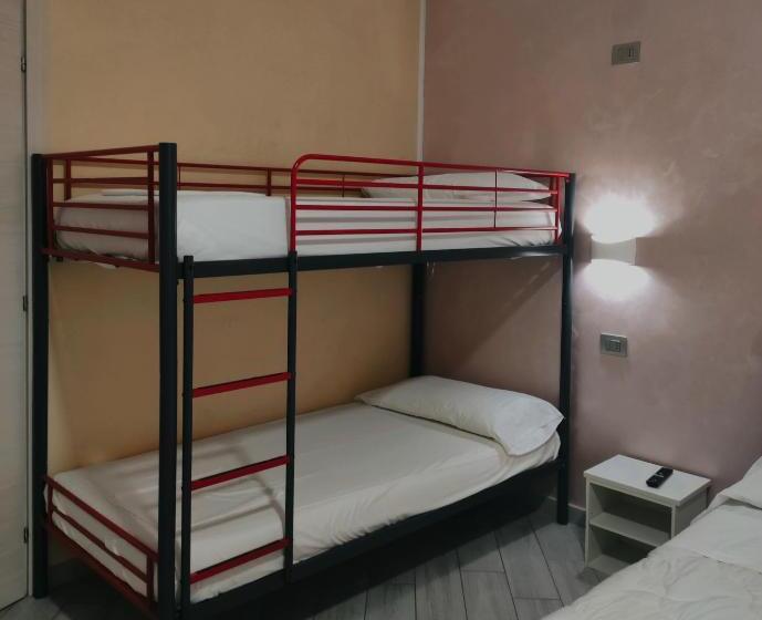 غرفة قياسية رباعية, Villa Ormeni