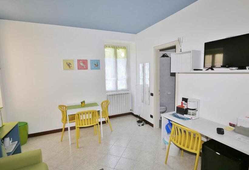 חדר משפחתי, Camera Molly