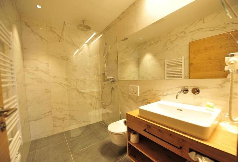 Suite amb Hidromassatge, Regnum Zegg