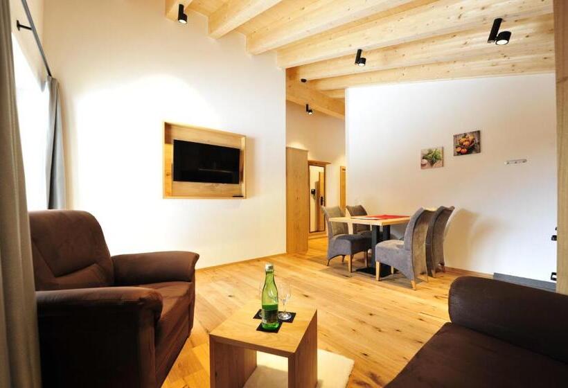 Suite 2 Dormitoris, Regnum Zegg