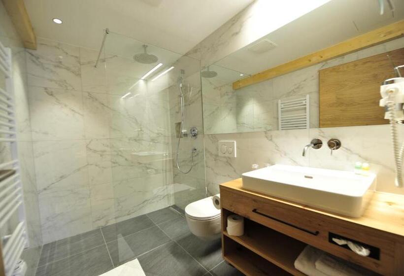 Suite 2 Dormitoris, Regnum Zegg