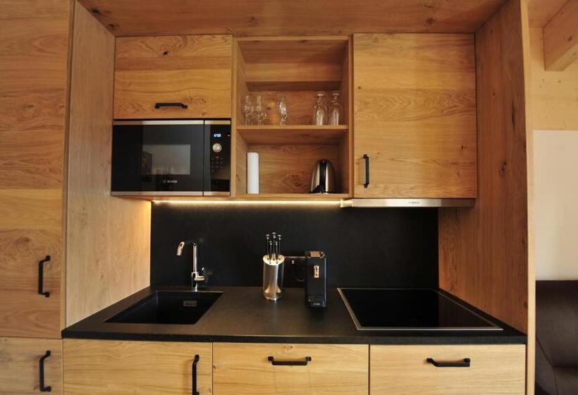 Suite 2 Dormitoris, Regnum Zegg