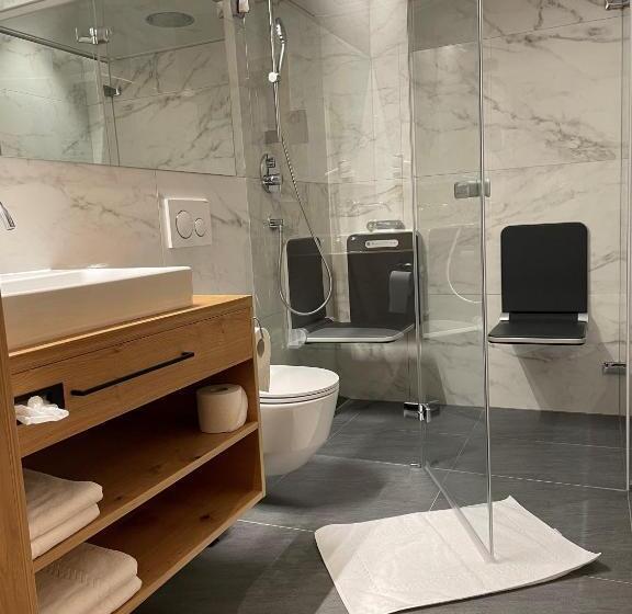 Suit Deluxe, Regnum Zegg