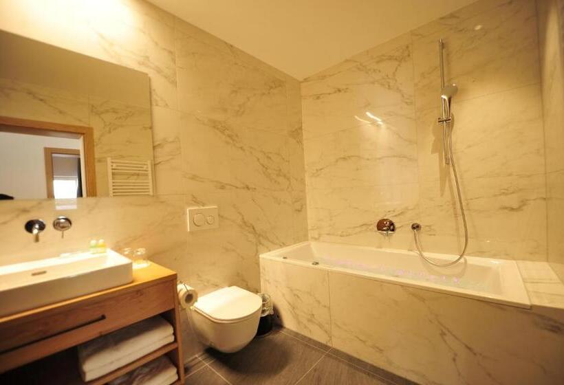 Suite amb Hidromassatge, Regnum Zegg