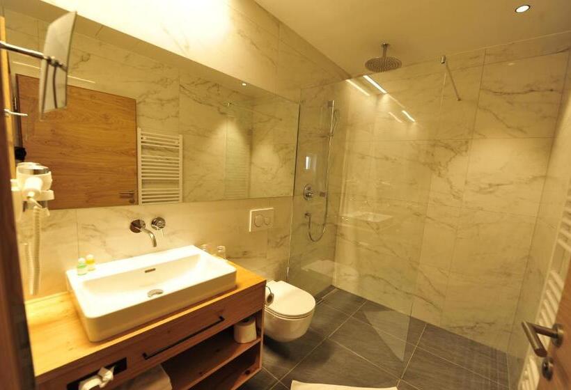 Suite amb Hidromassatge, Regnum Zegg