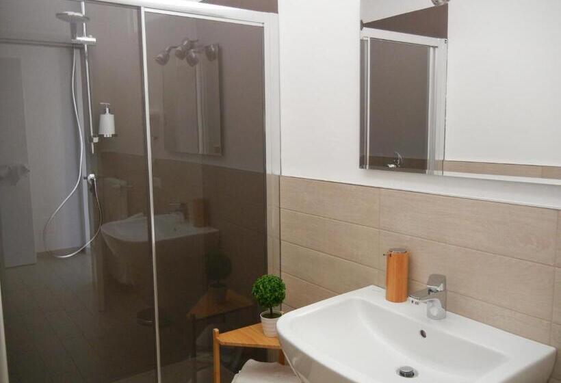 חדר סטנדרט עם מרפסת, B&b Le Albarelle