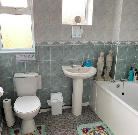 חדר סטנדרט חדר אמבטיה משותף, Camelot Retreat   Tor View