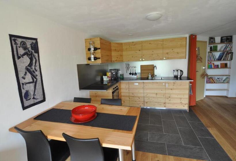 סטודיו משפחתי, La Clé Des Champs