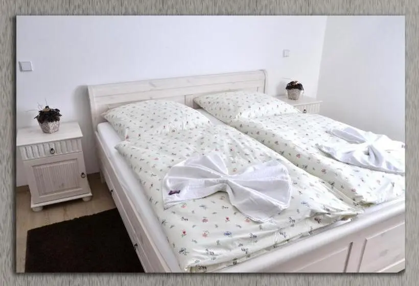 ガーデンビュースタンダードルーム, Café Im Hof  Bed & Breakfast