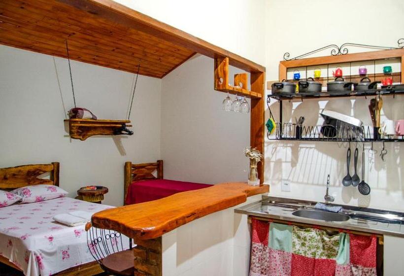 کلبه ییلاقی, Pousada Muro De Pedra