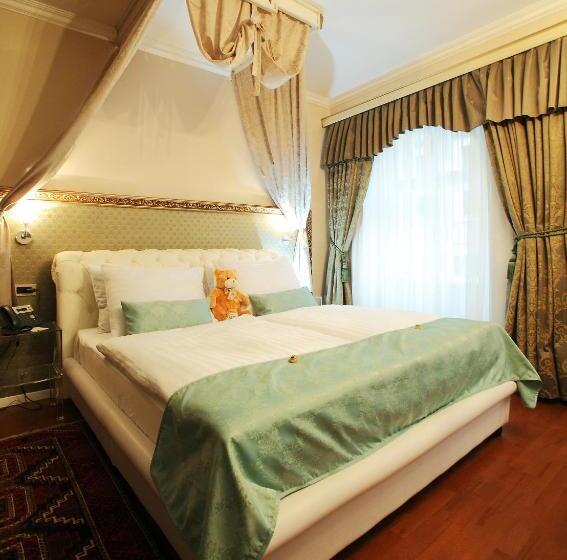 سوئیت 2 خوابه, Actum