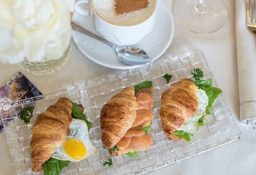 スタンダードルーム, Blues