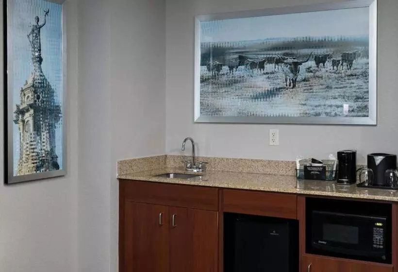 キングサイズベッドのスイートルーム, Courtyard By Marriott Austin Parmer Tech Ridge