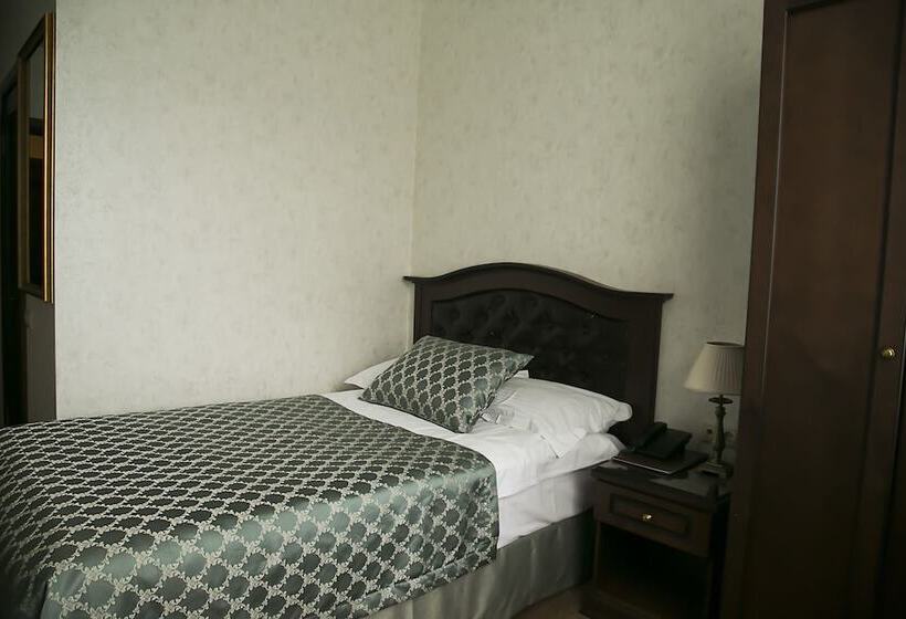 اتاق استاندارد یک نفره, Forum