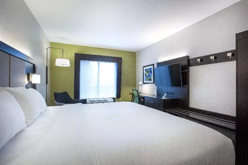 اتاق استاندارد با تخت بزرگ, Holiday Inn Express & Suites Tupelo, An Ihg